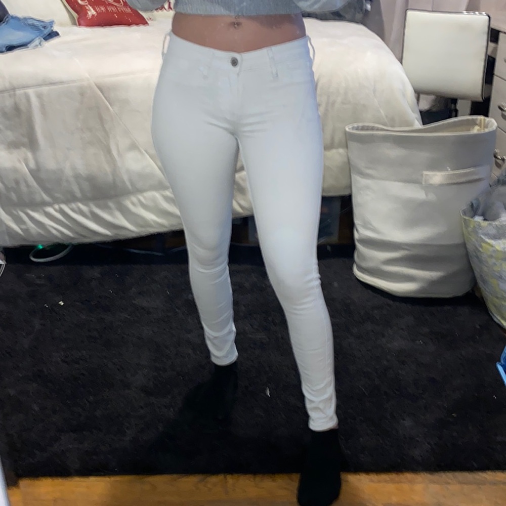 Hollister White Low Rise Jeans (slight wear and tear)